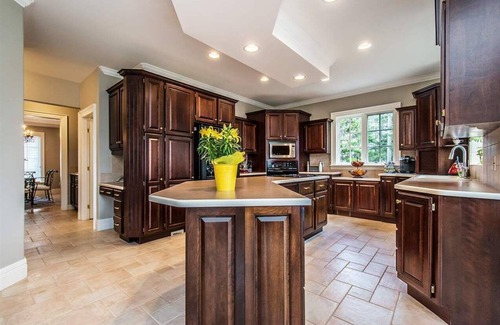 Hammonds Plains Villa | Elegant Lakehouse on Golf Course with large property ground