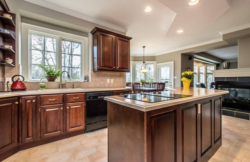 Hammonds Plains Villa | Elegant Lakehouse on Golf Course with large property ground