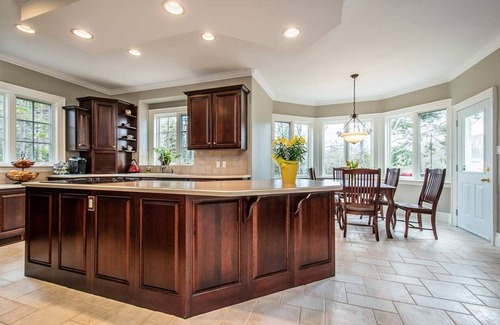 Hammonds Plains Villa | Elegant Lakehouse on Golf Course with large property ground