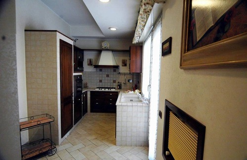 Zona XIX Casal Morena Apartment | Elegant lodging with garden,A/C,high speed Wi-Fi,near Metro Anagnina,Rome suburb