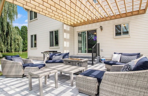 Ann Arbor House | Elegant Residence 3 Miles from UM Stadium