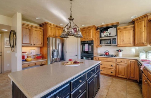 Scera Park South House | Elegant Retreat & Small Gathering Home-Waffles too