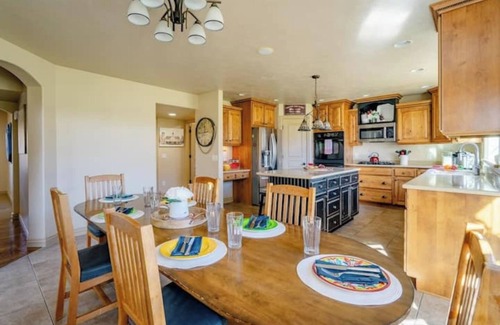 Scera Park South House | Elegant Retreat & Small Gathering Home-Waffles too