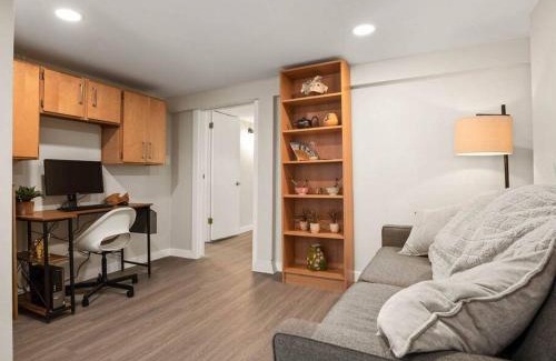 Richmond Apartment | Elegant Richmond Gem nestled up to Hawthorne Blvd.