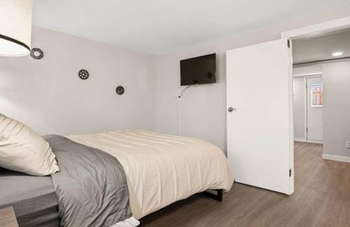 Richmond Apartment | Elegant Richmond Gem nestled up to Hawthorne Blvd.