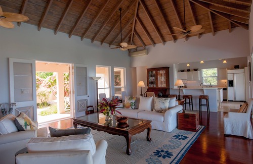 Barnes Ghaut Villa | Elegant & Spacious Modern Villa with Infinity Pool & Stunning Views. Sleeps 8-10