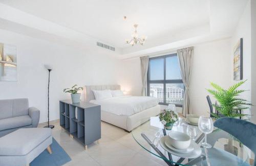 Jadaf Apartment | Elegant Studio with Canal View and Close to Metro
