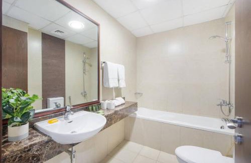Jadaf Apartment | Elegant Studio with Canal View and Close to Metro