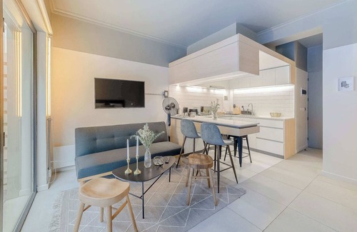 Santiago Apartment | Elegant studio with private terrace in Providencia