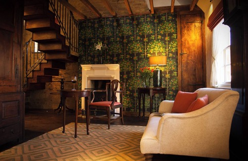 Towcester House | Elegant sumptuously decorated town house located in Towcester, Northamptonshire