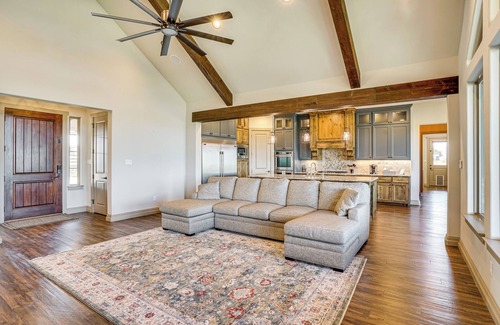 Rosston House | Elegant 'Sunset Meadow Ranch' in Texas w/Hot Tub