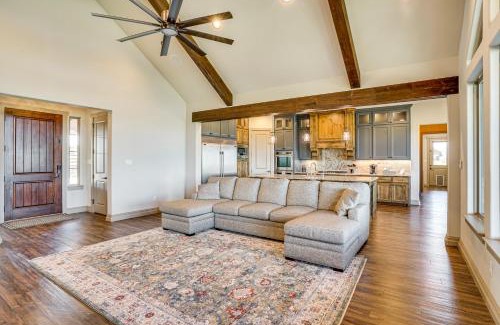 Rosston House | Elegant Sunset Meadow Ranch in Texas with Hot Tub