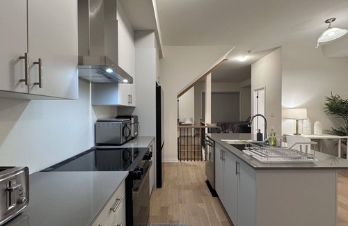 Vaughan House | Elegant Townhome in Prestigious Woodbridge Estate, Vaughan (Selena)