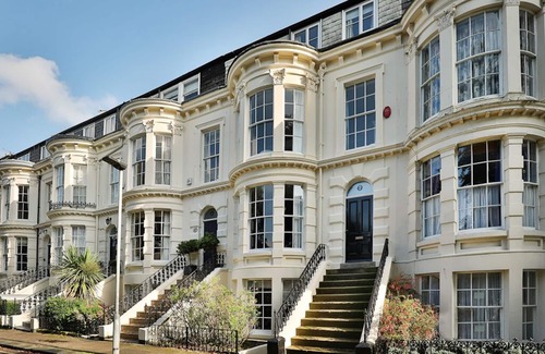 Scarborough House | Elegant Townhouse, Sleeps 12, Close beach/town, 4 bath/showers, Sky Sports