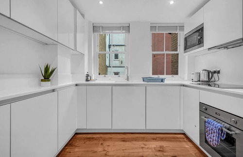 Bishopsgate Apartment | Elegant Two Bedroom Serviced Apartment in Artillery Lane