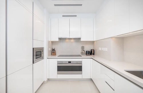 Al Safa Apartment | Elegant unit in Al Wasl sleeps 4 with Canal Views