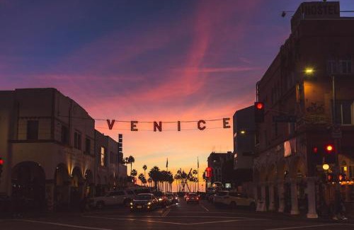 Venice House | Elegant White Cottage, Venice Beach, California