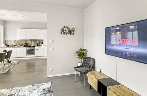 Ahrensburg Apartment | Elegant Wohnen: Zentral, Hamburg & Ostsee in 30min + Terrasse & Kostenlos Parken