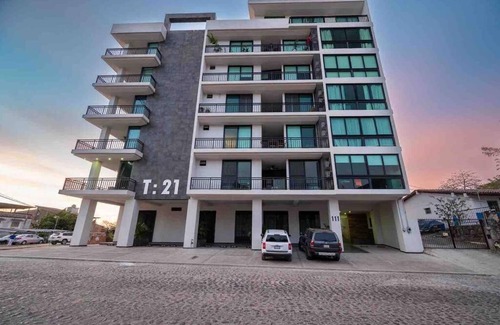 Lazaro Cardenas Apartment | Elegante condominio a 6 min del malecón y playas