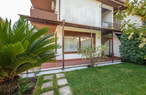 Tremestieri Etneo Villa | Elegante Villa con Giardino tra Catania ed Etna