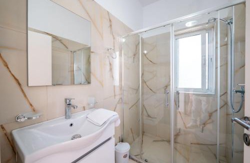 Qafe e Gjashtes House | Eleni Guest House