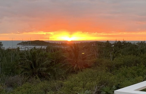 Great Guana Cay House | Elephant Beach House 2.0 - Stunning Views at your Secluded Bahamas Beach House