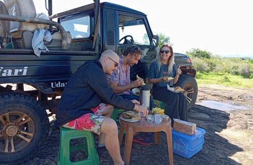Udawalawa Bed & Breakfast | elephant eye safari house