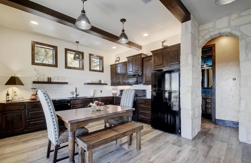 Fischer House | Eleven Eleven Ranch - Professionally Decorated Romantic Getaway w/Great Views!