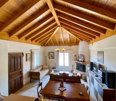 Agii Anargiri House | Elichrisos Apartment Spetses