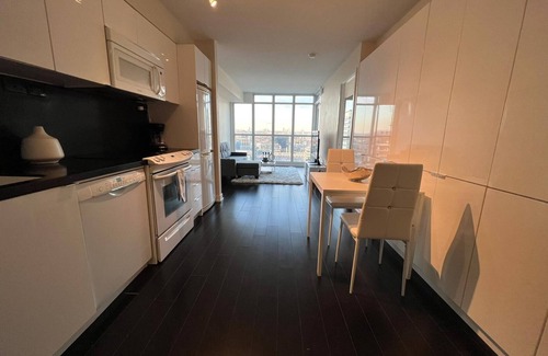 Wellington Place Condo | Elite Executive Skyline Suite - Downtown Toronto