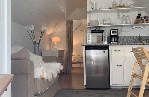 Lake Forest Apartment | Elite Neighborhood Nest at Skylandia Beach Pet Friendly