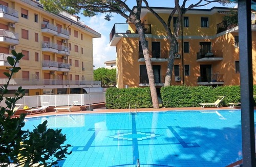 Eraclea Mare House | Elite three-room apartment with swimming pool, sun beds and playground