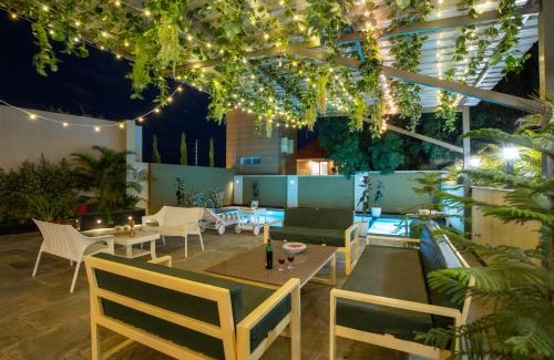 Bedla Villa | ELIVAAS 2 BHK Pet Friendly Villa with Pvt Pool - Heaven in Hill