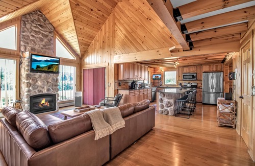 Farmersville Station Ski Chalet | Ellicottville Private Resort, Ski, Explore, Rest! -15 min to Ski/town