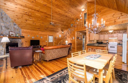 Morganton Cabin | Elliot's Hideaway, Pet Friendly