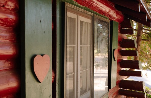 Grawn Cabin | Ellis Lake Resort - Spruce Log Cabin-Interlochen/Traverse City