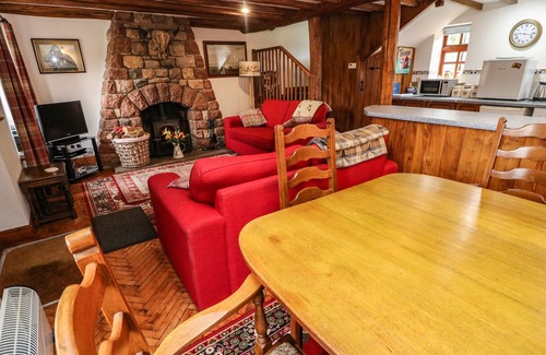 Appleby-in-Westmorland Cottage | ELM COTTAGE, pet friendly, with open fire in Appleby-In-Westmorland