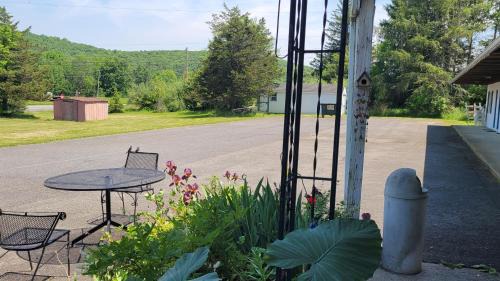 Craryville Hotel | Elm Tree Motel