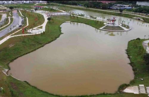 Sungai Buloh House | Elmina near Denai Alam, Saujana Utama with Wi-Fi & Netflix