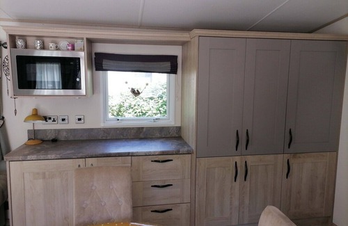 St Leonards-On-Sea Apartment | Elmvale - 2 bedrooms with decking sleeps 4
