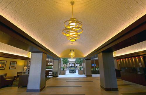 Dallas Hotel | Embassy Suites by Hilton Dallas Market Center