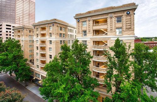 Old Town Chinatown Hotel | Embassy Suites by Hilton Portland Downtown
