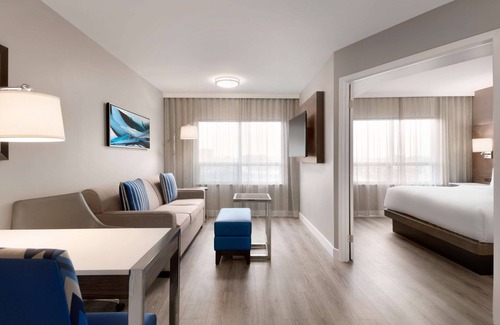 Northeast Mississauga Hotel | Embassy Suites by Hilton Toronto Airport
