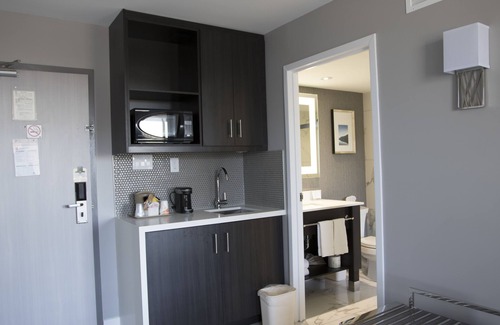 Northeast Mississauga Hotel | Embassy Suites by Hilton Toronto Airport