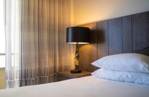 Waikiki Resort | Embassy Suites by Hilton Waikiki Beach Walk