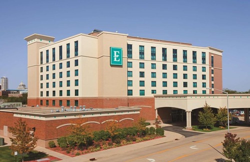 Peoria Hotel | Embassy Suites East Peoria Hotel and Riverfront Conference Center