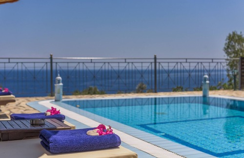 Varvara Villa | Emerald Classic Villa