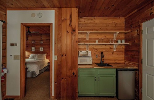 Cedar Mountain Cabin | Emerald Lake Cabin - Fishing - Couples - Lakefront - Cozy