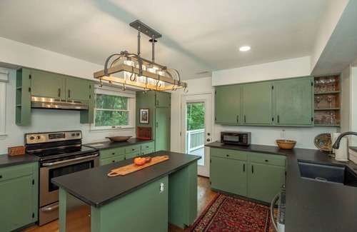 Cedar Mountain House | Emerald Lake-Private-Lakefront-Families-Sleeps 20