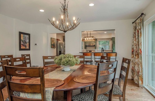 Cedar Mountain House | Emerald Lake-Private-Lakefront-Families-Sleeps 20